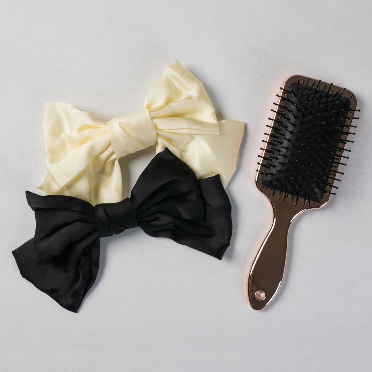 Aria Beauty Luxury Chrome Brush & Bows Set